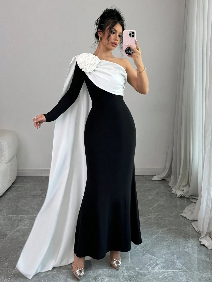 SHEIN Elenzga فستان اسود وابيض طويل بزخرفة زهري