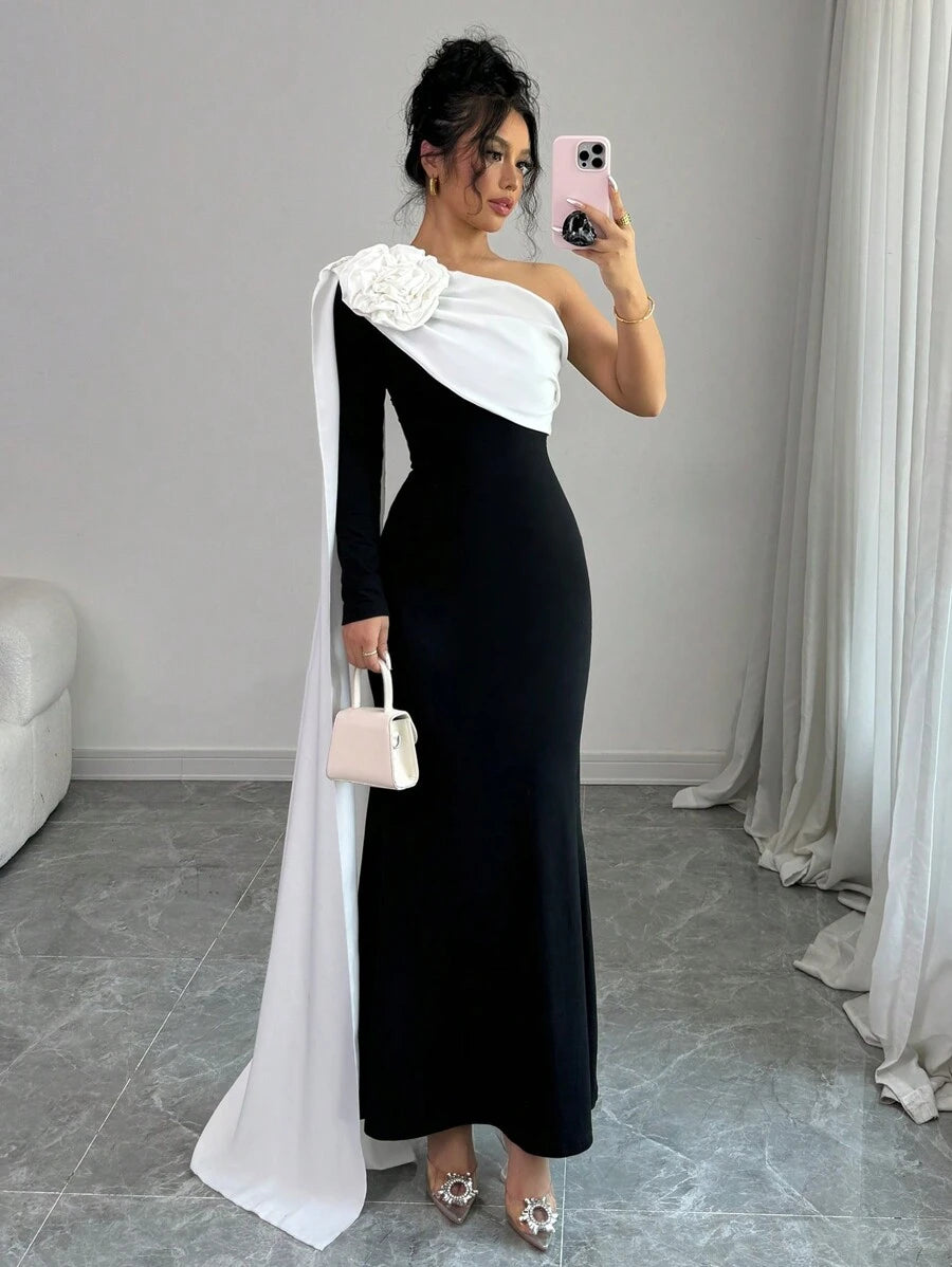 SHEIN Elenzga فستان اسود وابيض طويل بزخرفة زهري