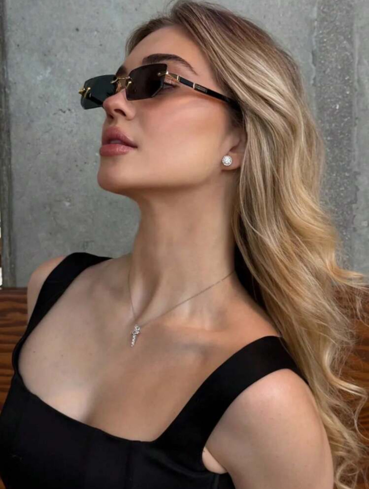 SHEIN نضارة بدون إطار بتصميم كلاسيكي أنيق لون أسود رمادي