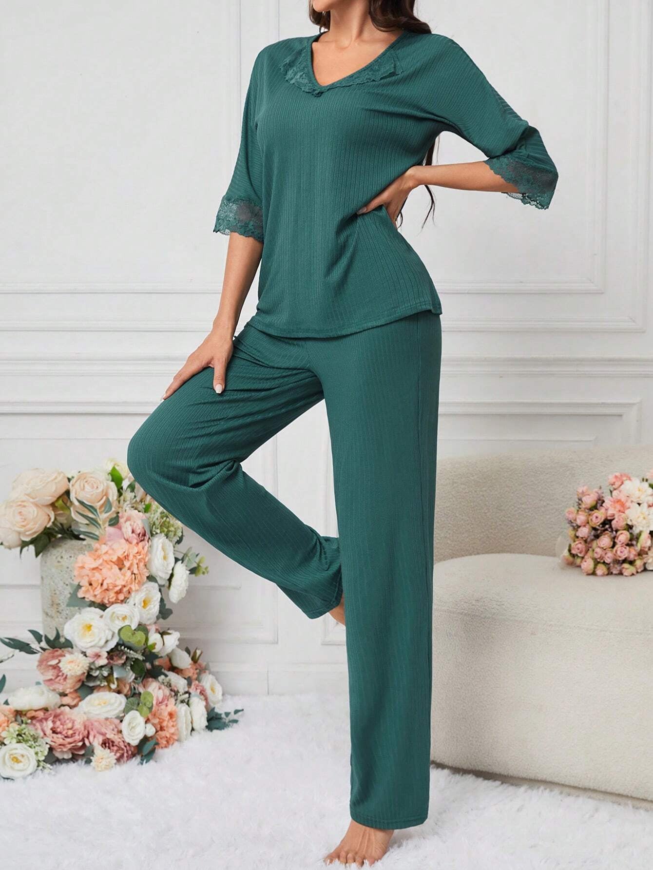 Women'S Patchwork Lace Top and Pants Pajama Set