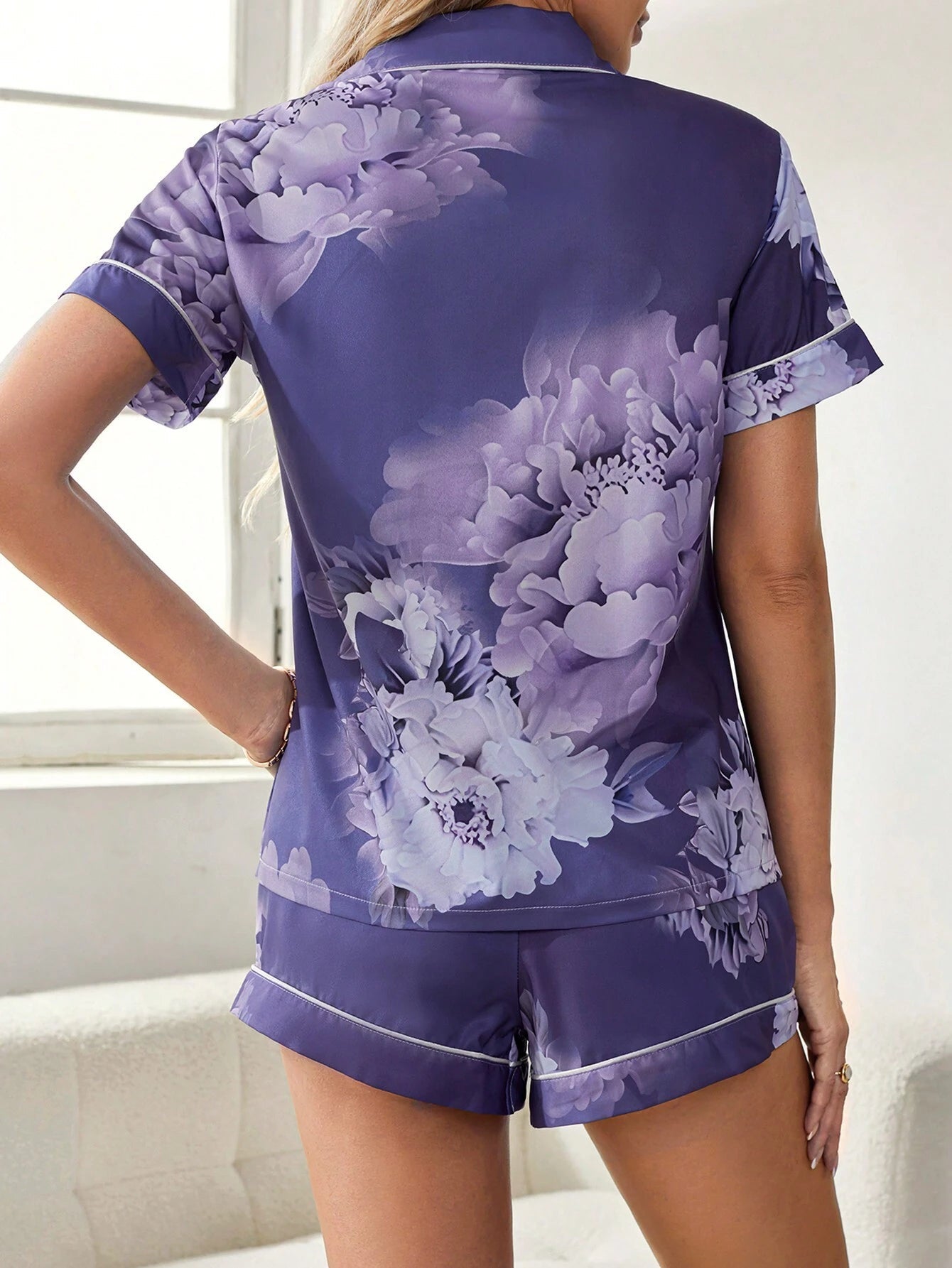 Women'S Fashionable & Comfortable Short Sleeve and Shorts Printed Pajama Set