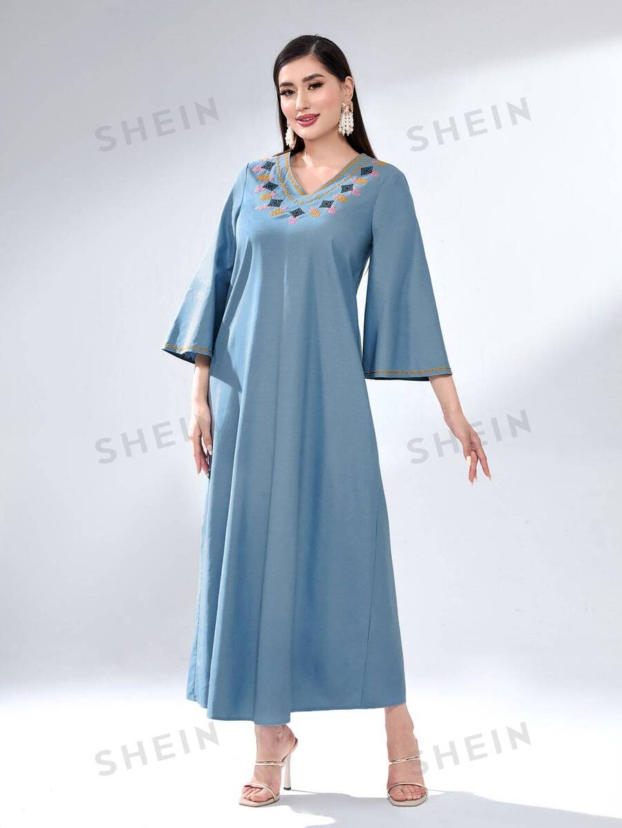 SHEIN Modely فستان تونك مطرز بأزهار اكمام منتفضة