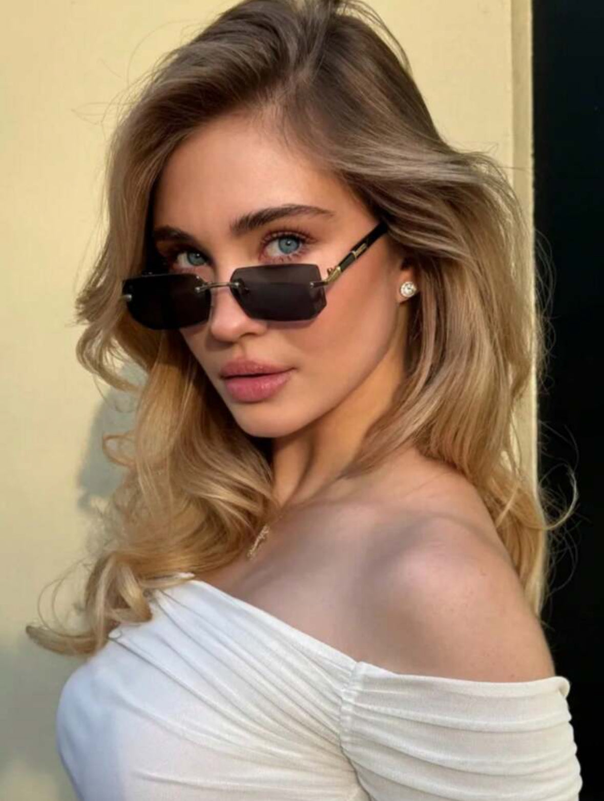 SHEIN نضارة بدون إطار بتصميم كلاسيكي أنيق لون أسود رمادي