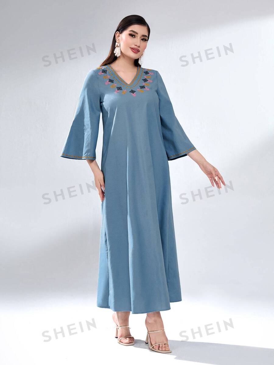 SHEIN Modely فستان تونك مطرز بأزهار اكمام منتفضة
