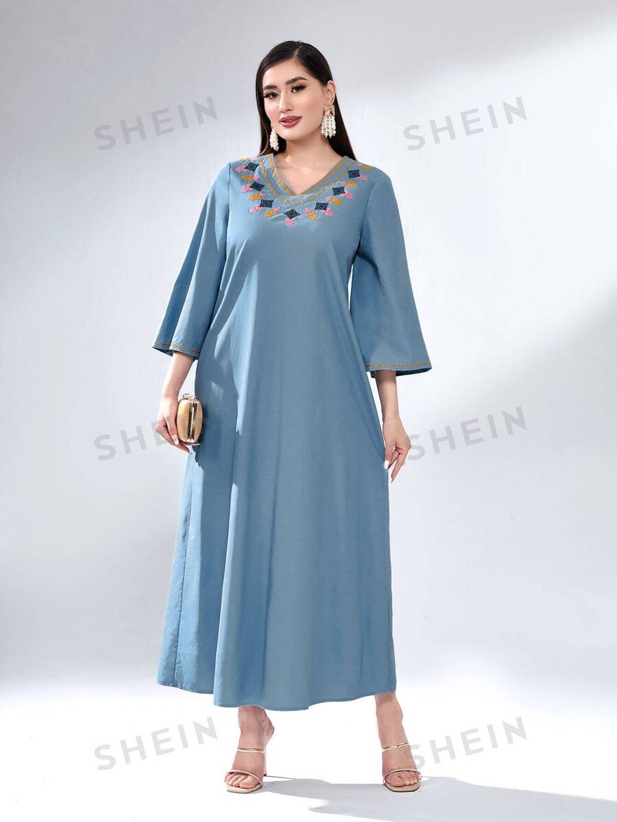 SHEIN Modely فستان تونك مطرز بأزهار اكمام منتفضة