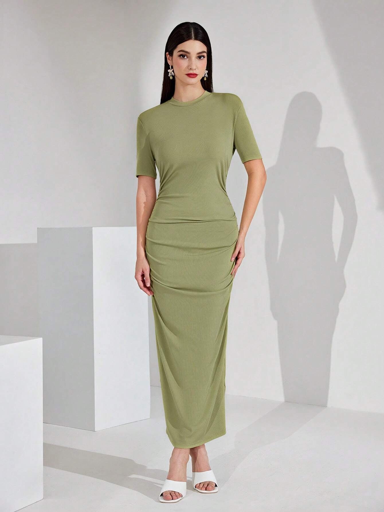 Mulvari Solid Color round Neckline Slim Fit Pleated Dress