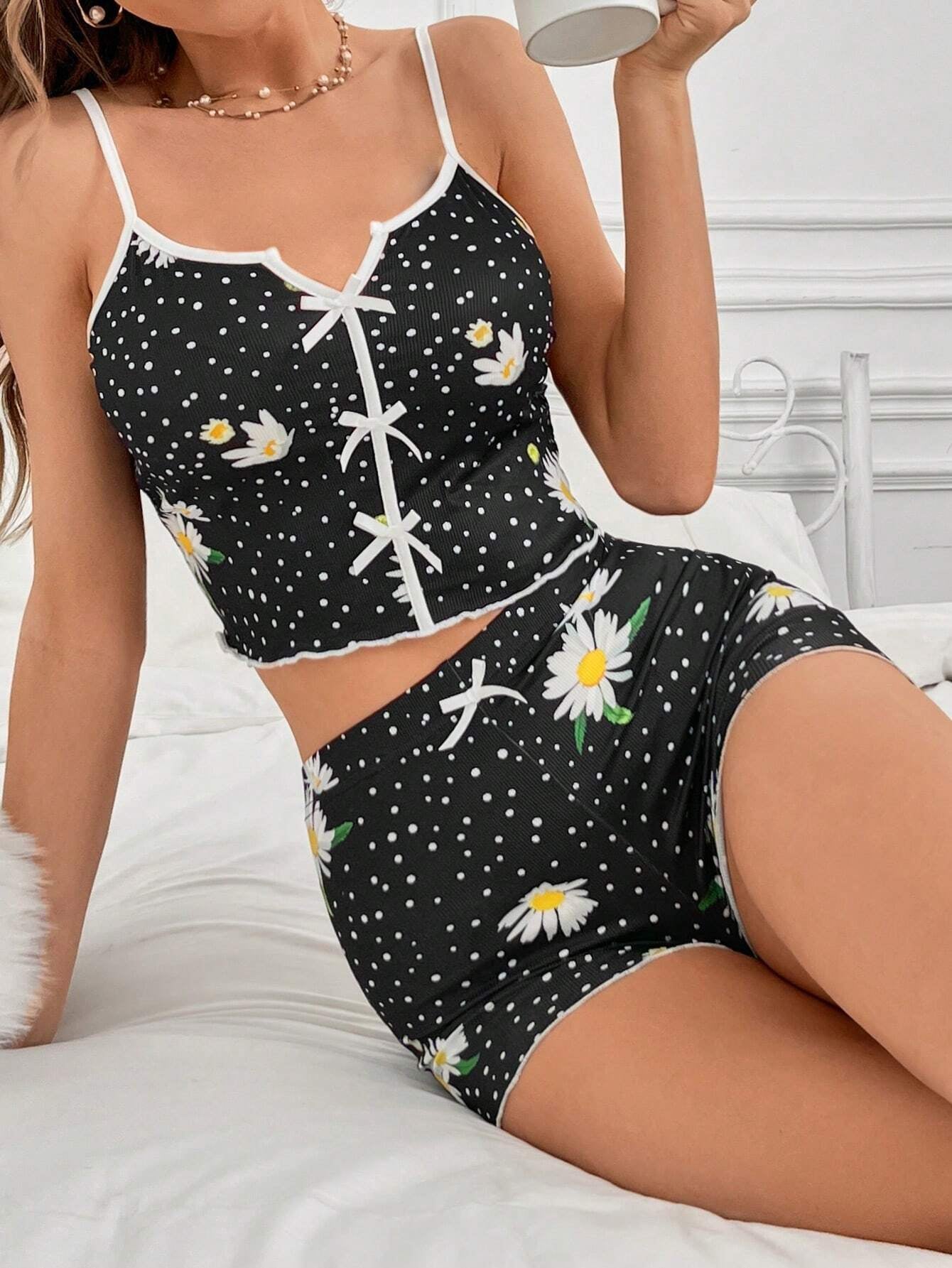 Ladies' Chamomile & Polka Dot Patterned Pajama Set