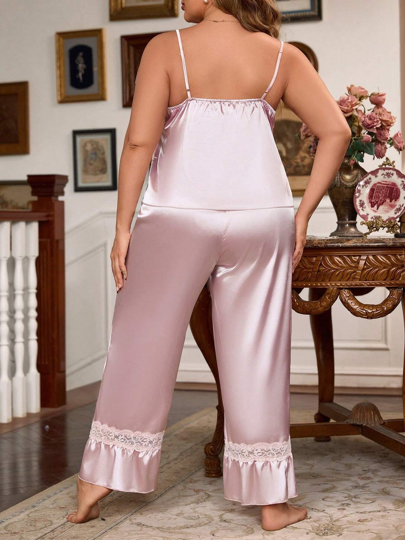 Plus Size Bowknot Decorated Lace Embellished Camisole Vest Top and Pants Pajama Set