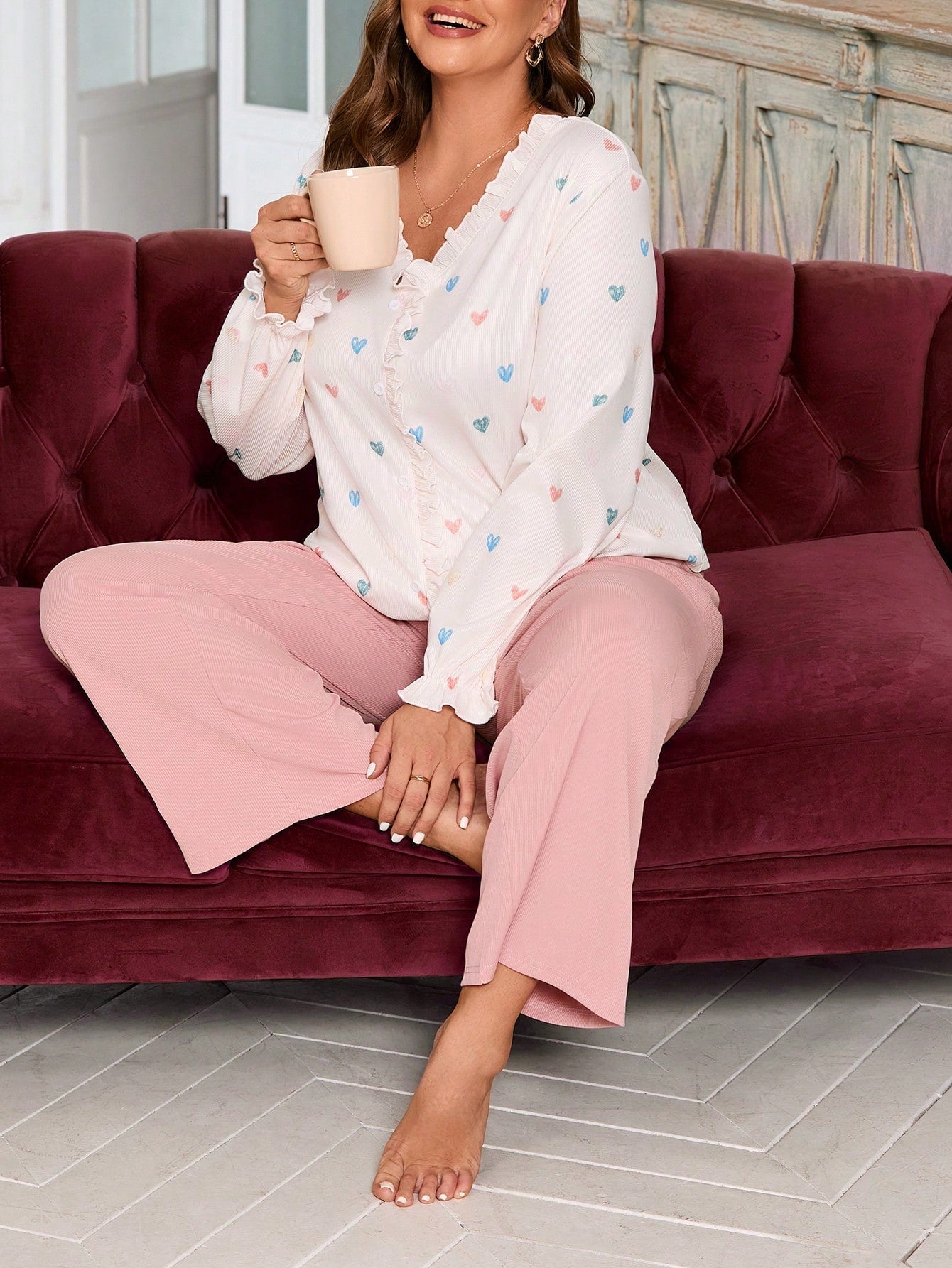 Ladies' plus Size Heart Shaped Lace Detail Sleeve Pajama Set