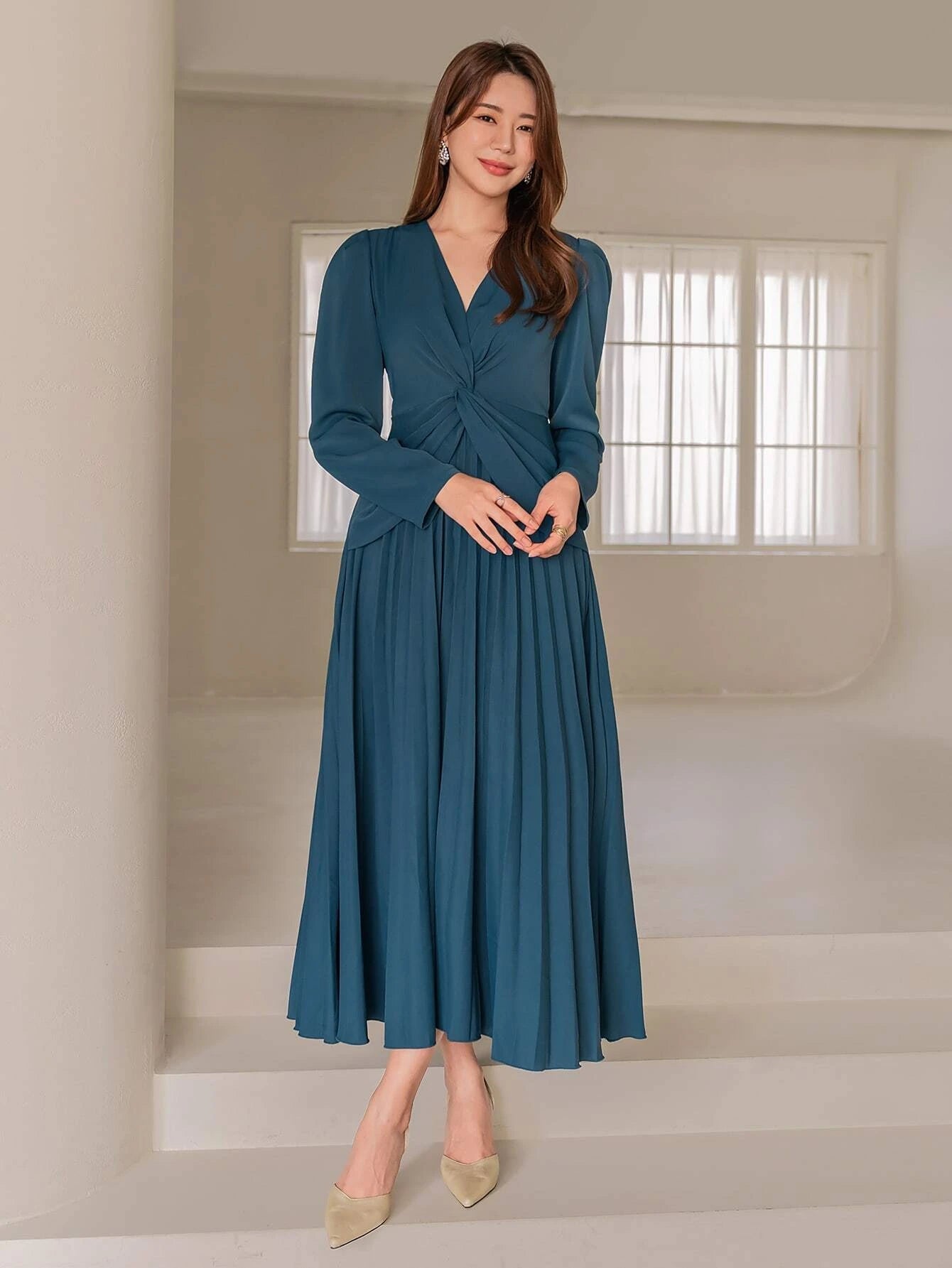 Modely Women'S Long Sleeve Dress with Pleated Hem and Waist Twist Detail