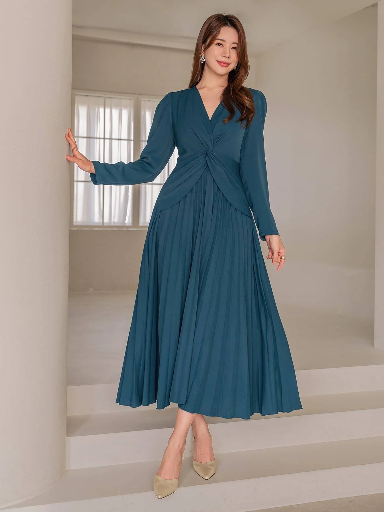 Modely Women'S Long Sleeve Dress with Pleated Hem and Waist Twist Detail