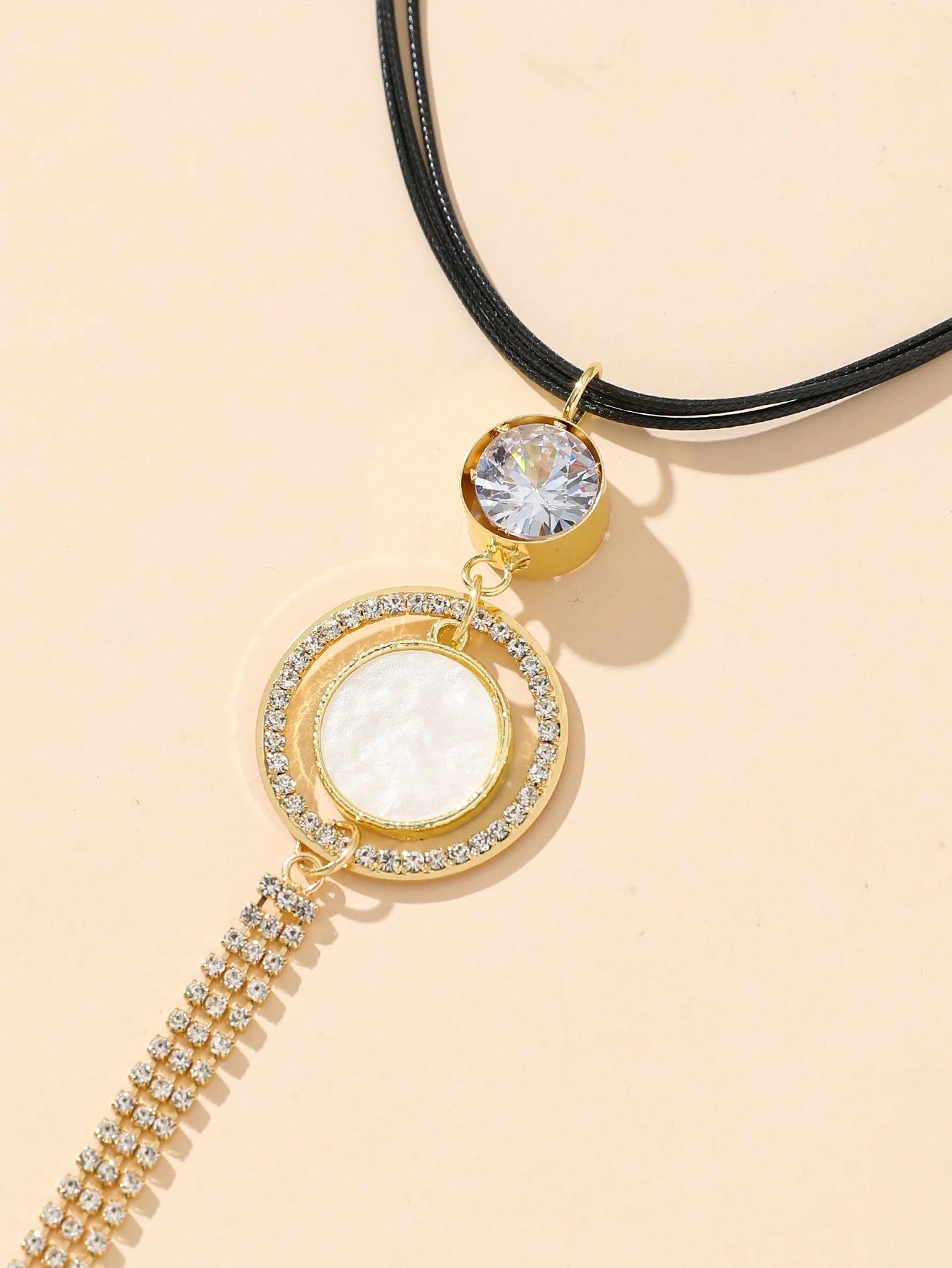 Rhinestone Decor round Pendant Necklace