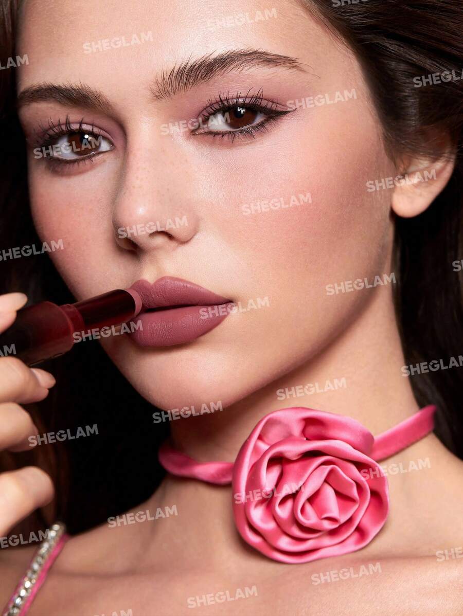 SHEGLAM أحمر شفاه غير لامع يدوم طويلاً من Dynamatte Boom (Ember Rose Ver.)