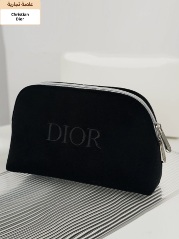 Dior حقيبة مخملية سوداء للمستحضرات التجميلية بشكل صدفة