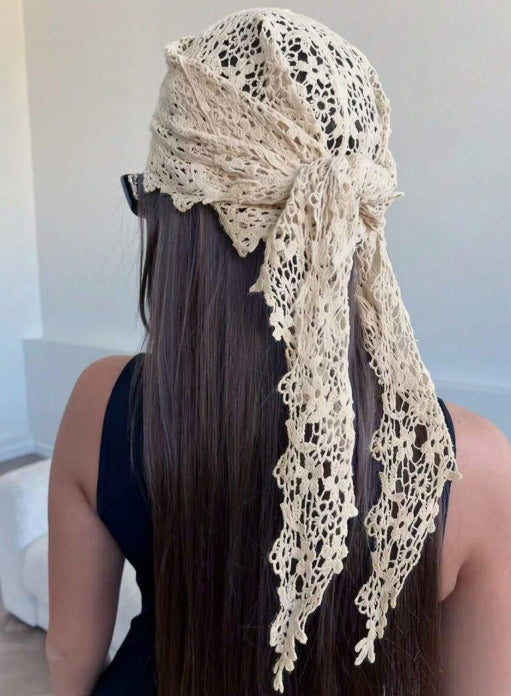 SHEIN وشاح رأس من الدانتيل مزهر قابل للتنفس