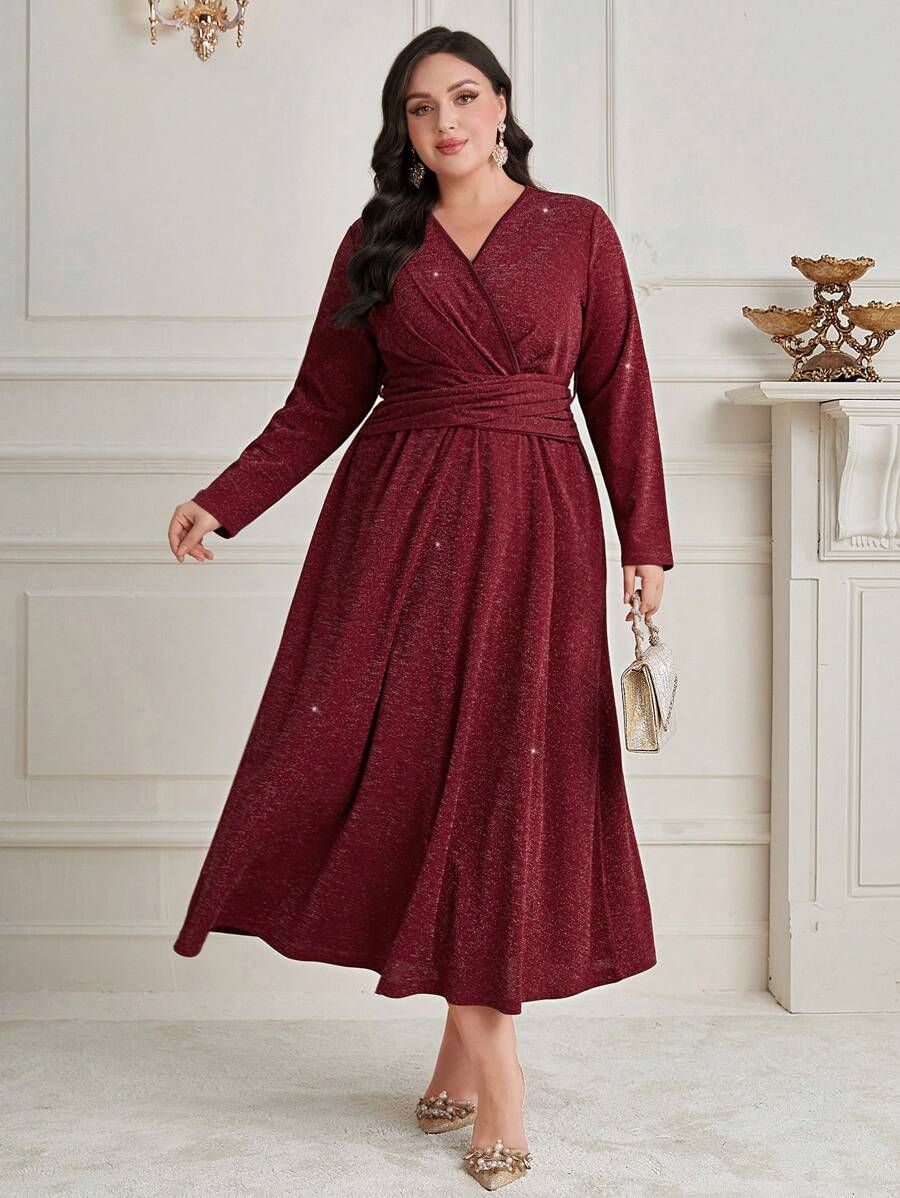 SHEIN Modely الملابس العربية بتصميم اللف والثنيات خصر المقاس الكبير باللون الأحمر البرغندي