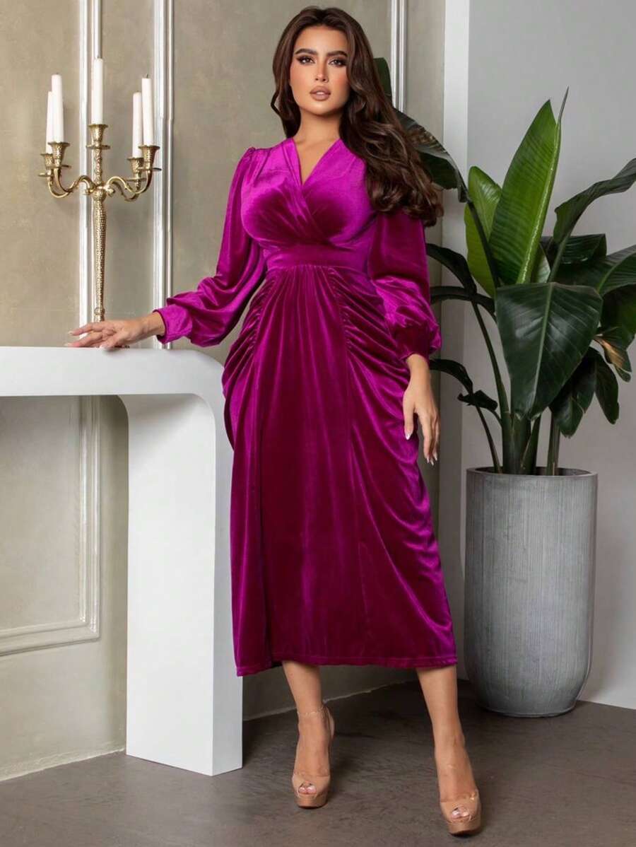 SHEIN Modely فستان عنق متداخل أكمام فانوس تجاعيد مخملي