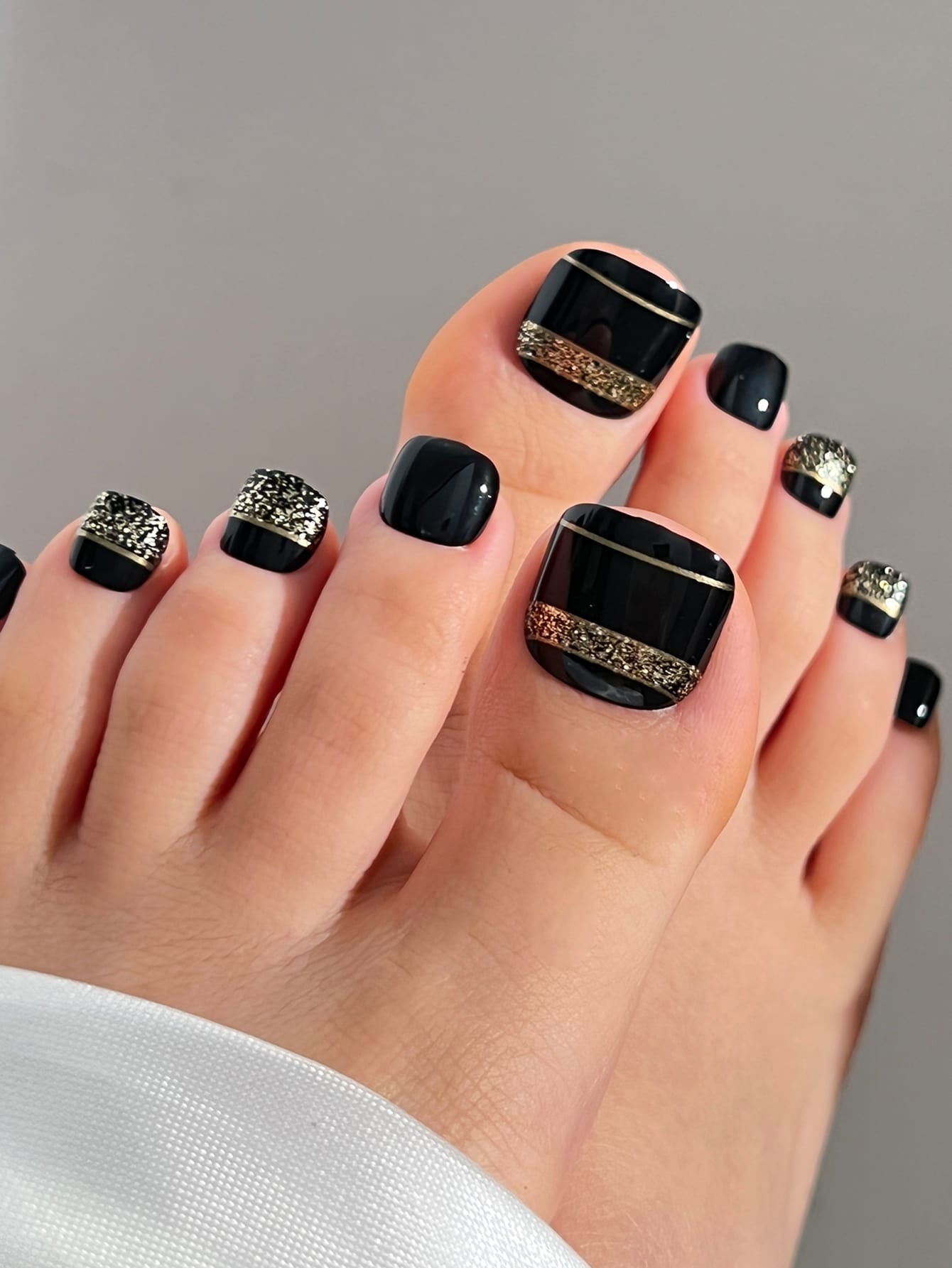 Elevate Your Style with 24Pcs Short Square Black Glitter Fake Nail & 1Pc Nail File & 1Sheet Tape