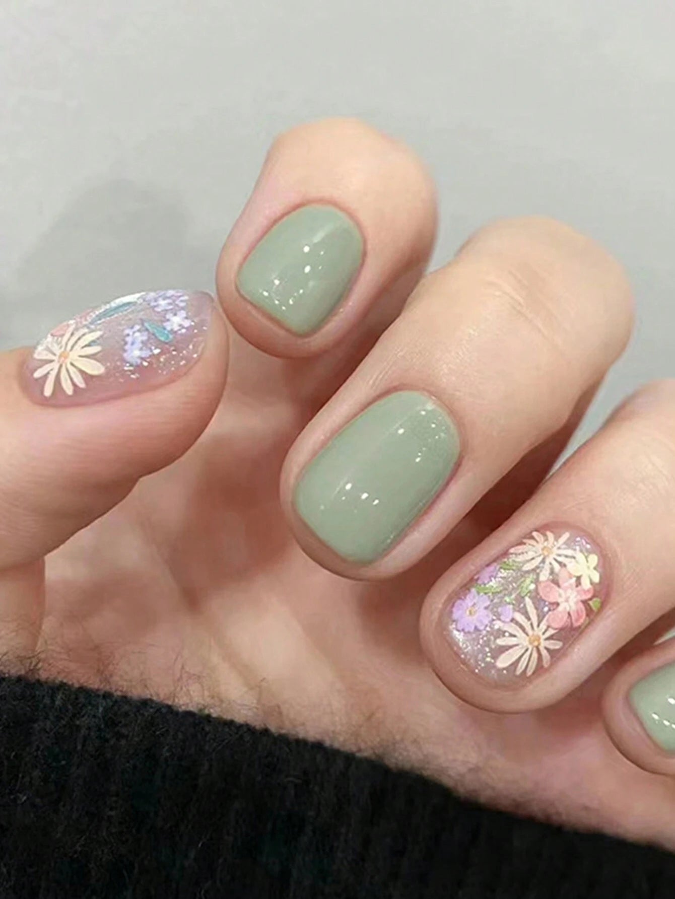 24Pcs Short Minimalist Solid Color False Nails Set for Nail Art Including Red Nails, 1Pc Jelly Glue and 1Pc Nail File