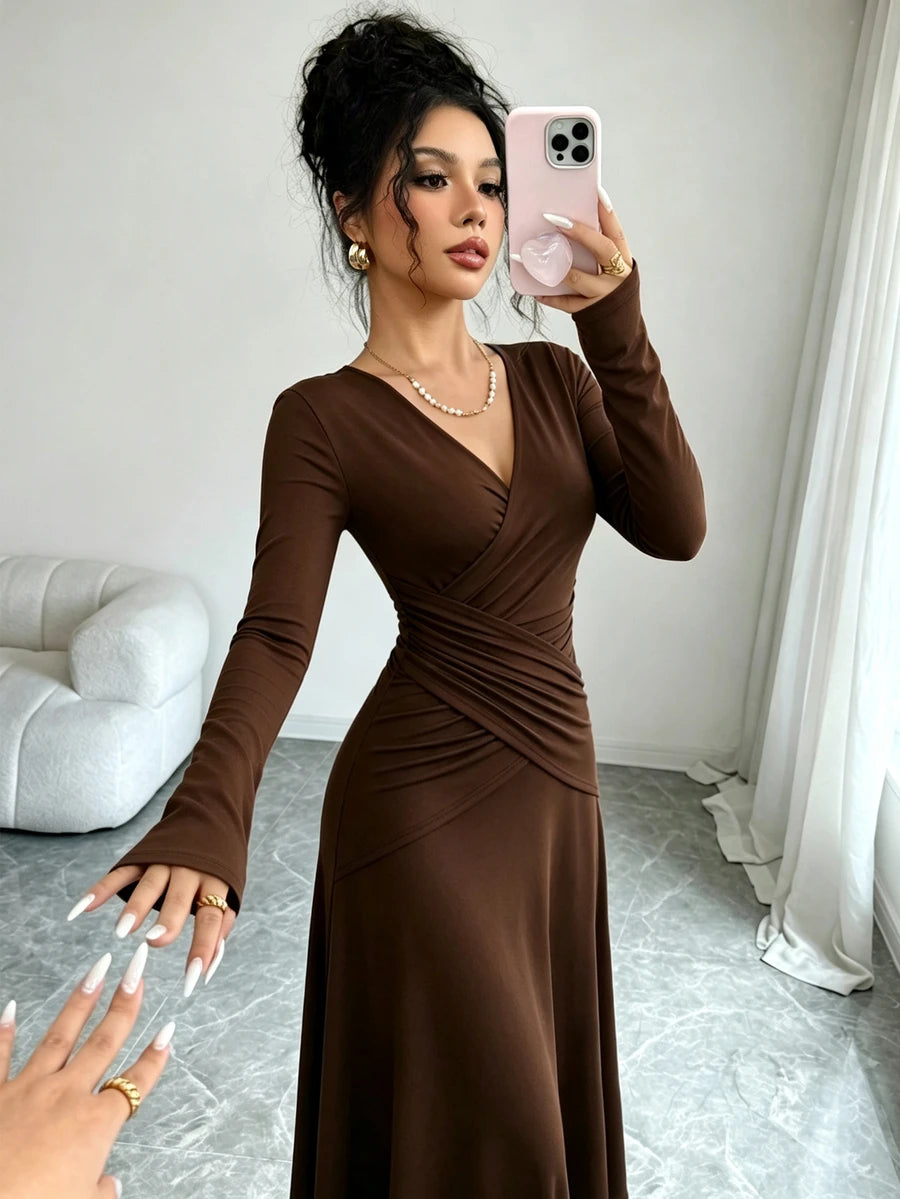 SHEIN Elenzga فستان بني بخصر ملتف وأكمام طويلة