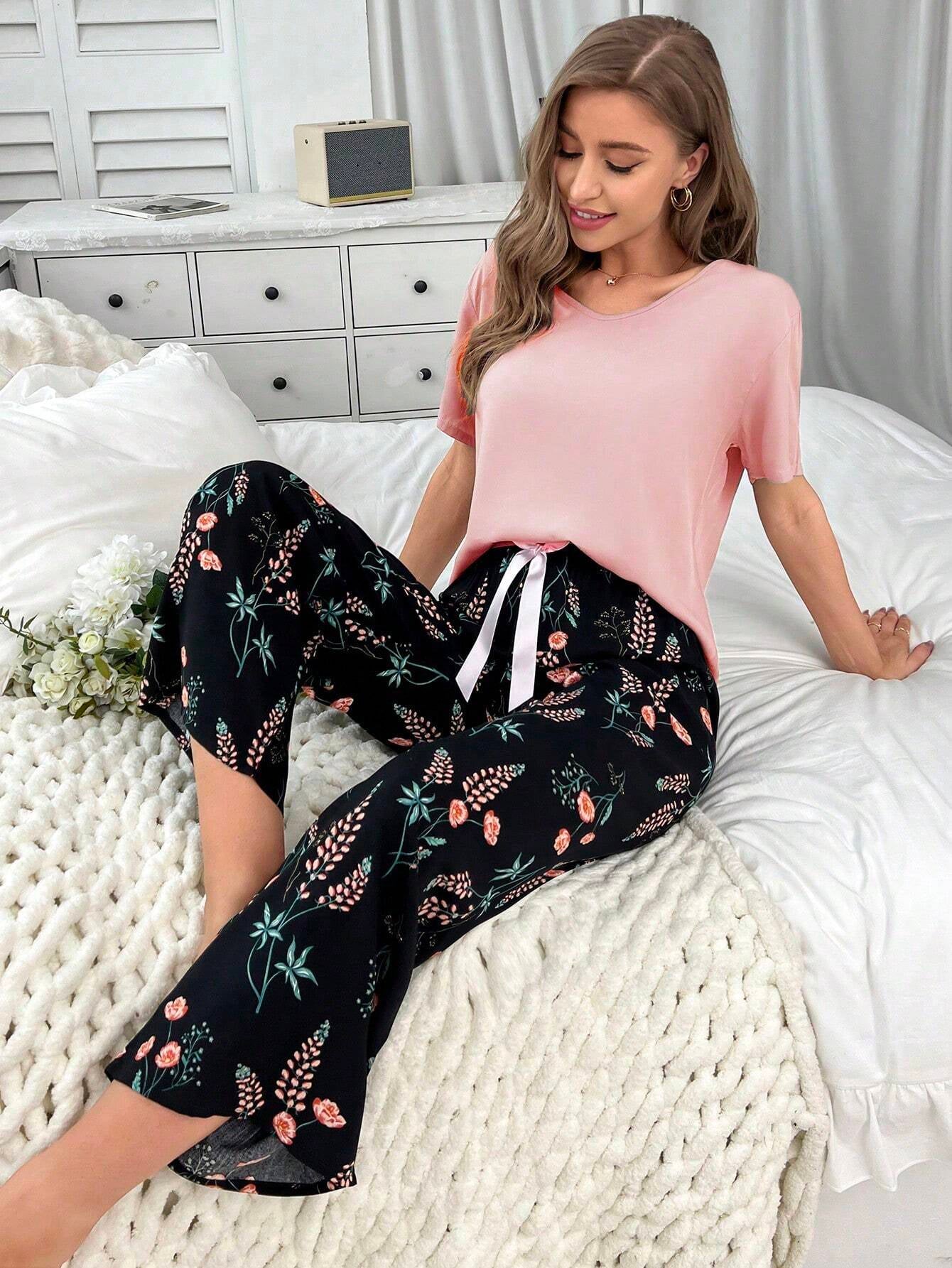 Women'S Solid Color Short Sleeve Top and Flower & Bow Tie Detail Long Pants Pajama Set