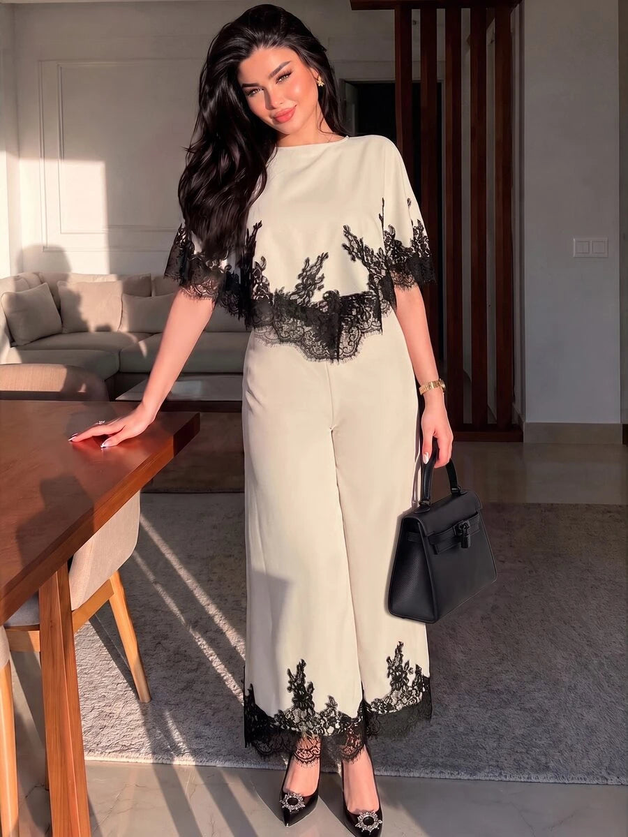 SHEIN Modelyn طقم نسائي قطعتين بلوزة مزينة بالدانتيل وبنطلون واسع الساق