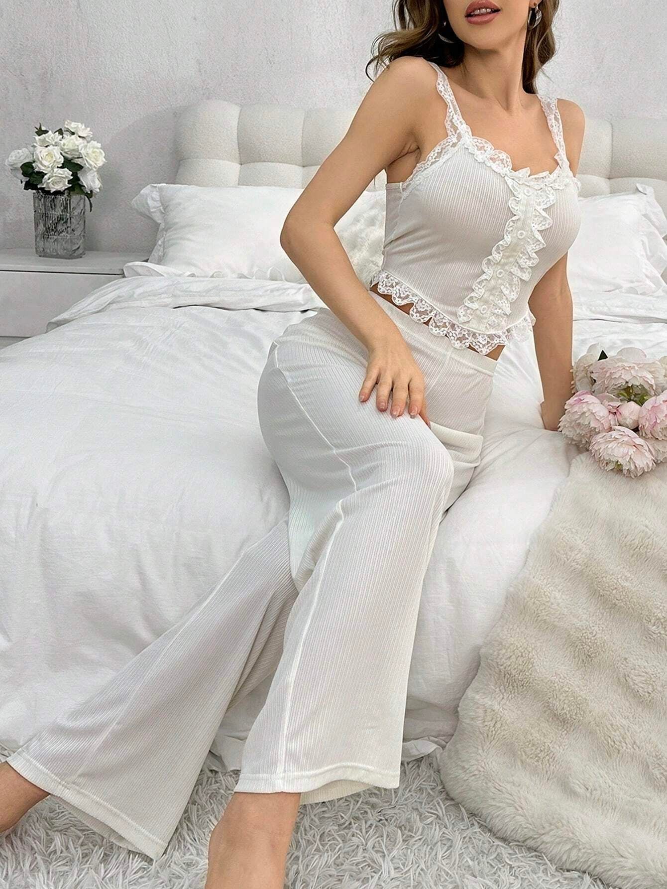 Women'S Lace Patchwork Cami Top and Pants Pajama Set