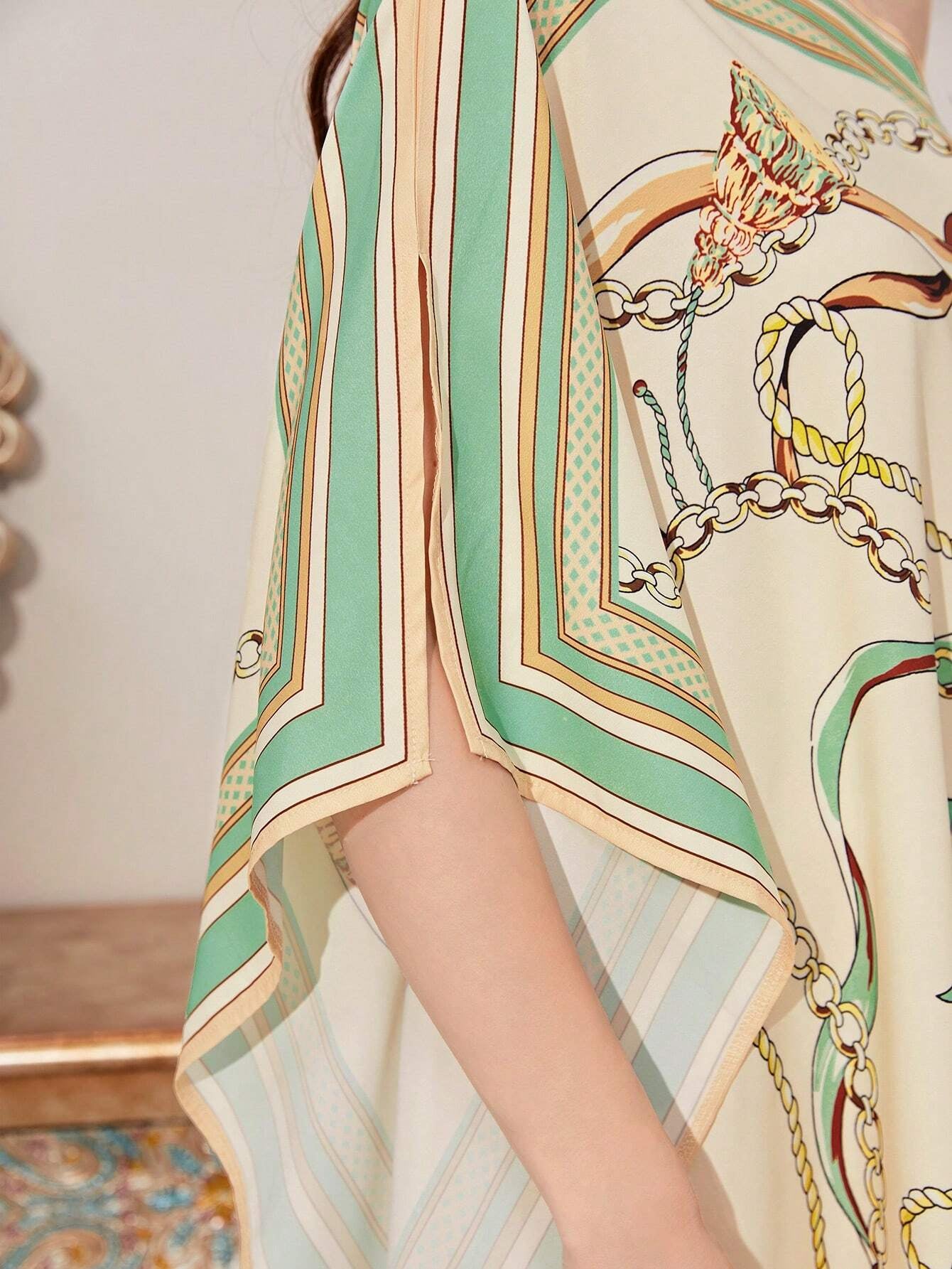 Najma Chain Print Bat-Wing Sleeve Kaftan
