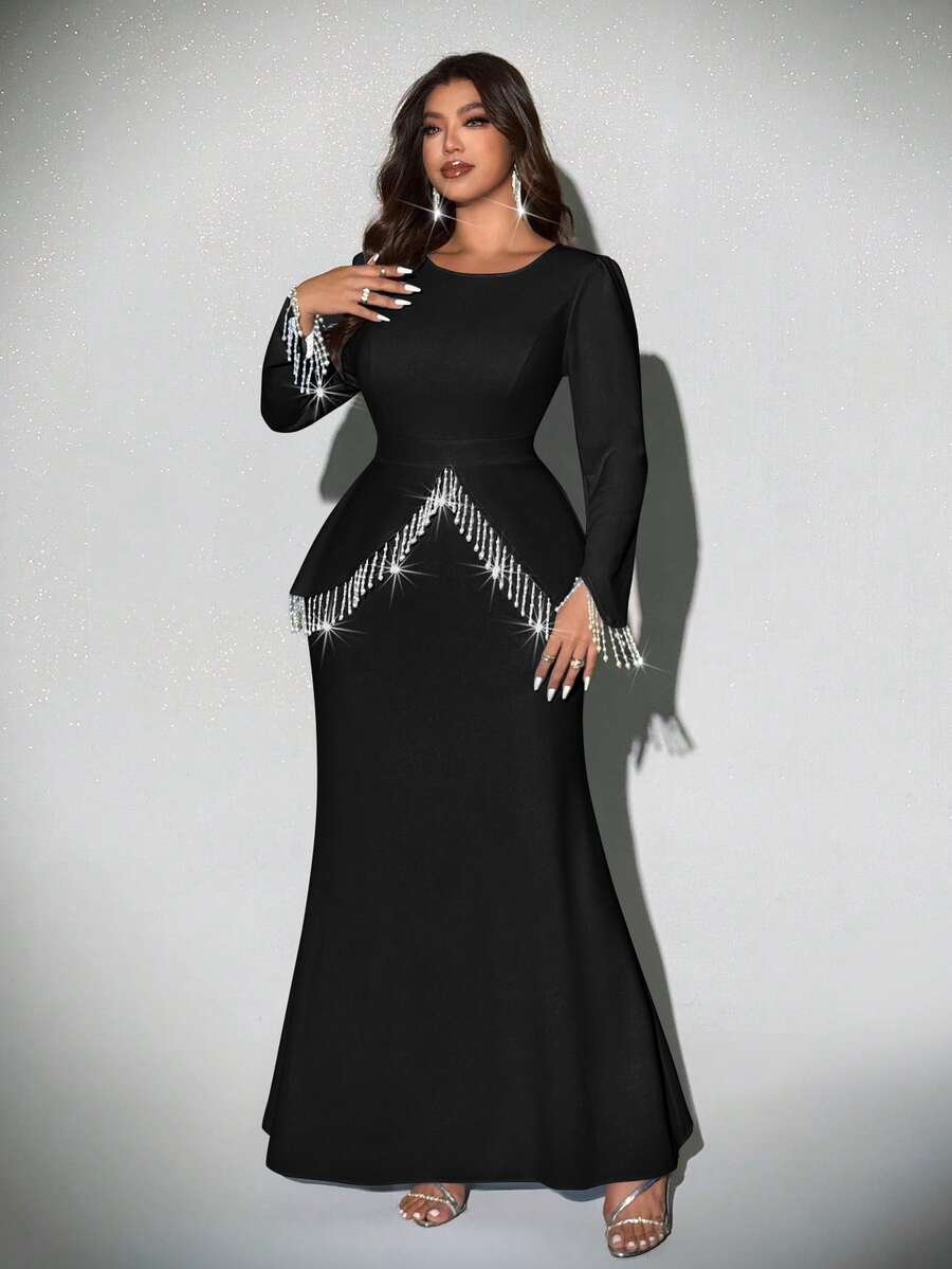 SHEIN Viva Relle فستان أسود للمقاسات الكبيرة مزين بالخرز والشراريب بذيل حورية البحر