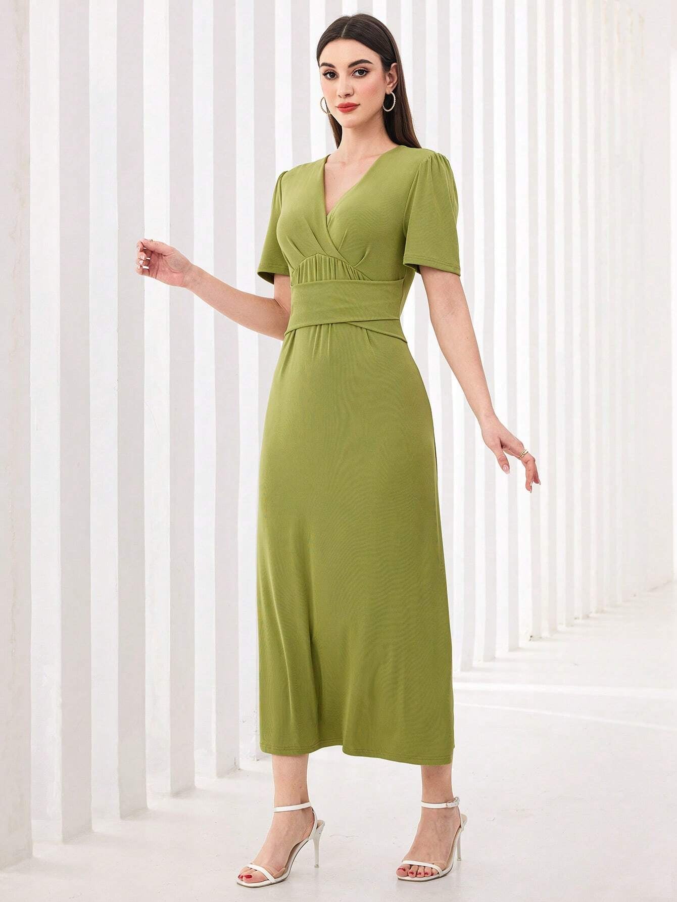 Modely Solid Color V-Neck Fit-And-Flare Dress