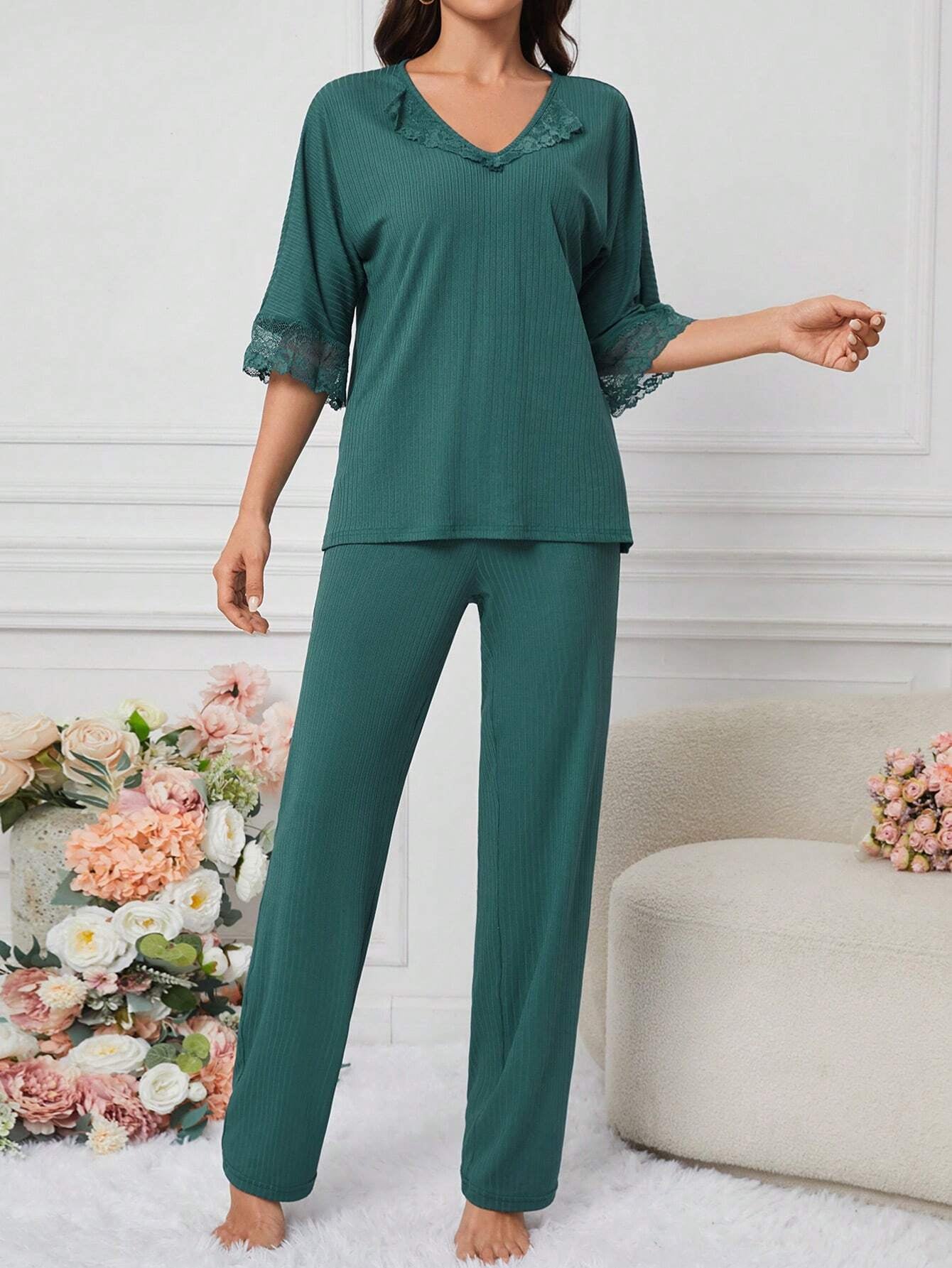 Women'S Patchwork Lace Top and Pants Pajama Set