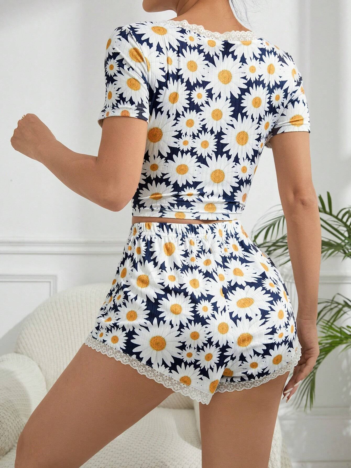 Women'S Full Print Daisy Patterned Pajama Set with Lace Trim