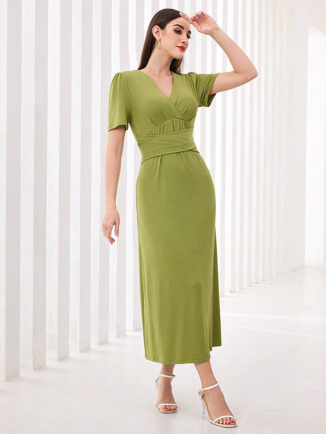 Modely Solid Color V-Neck Fit-And-Flare Dress