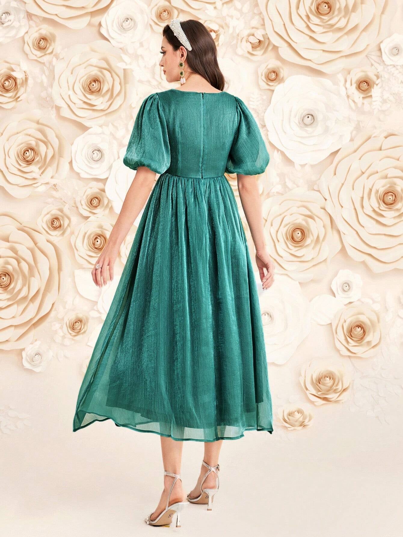 Modely Ladies' Solid Color Puff Sleeve Dress