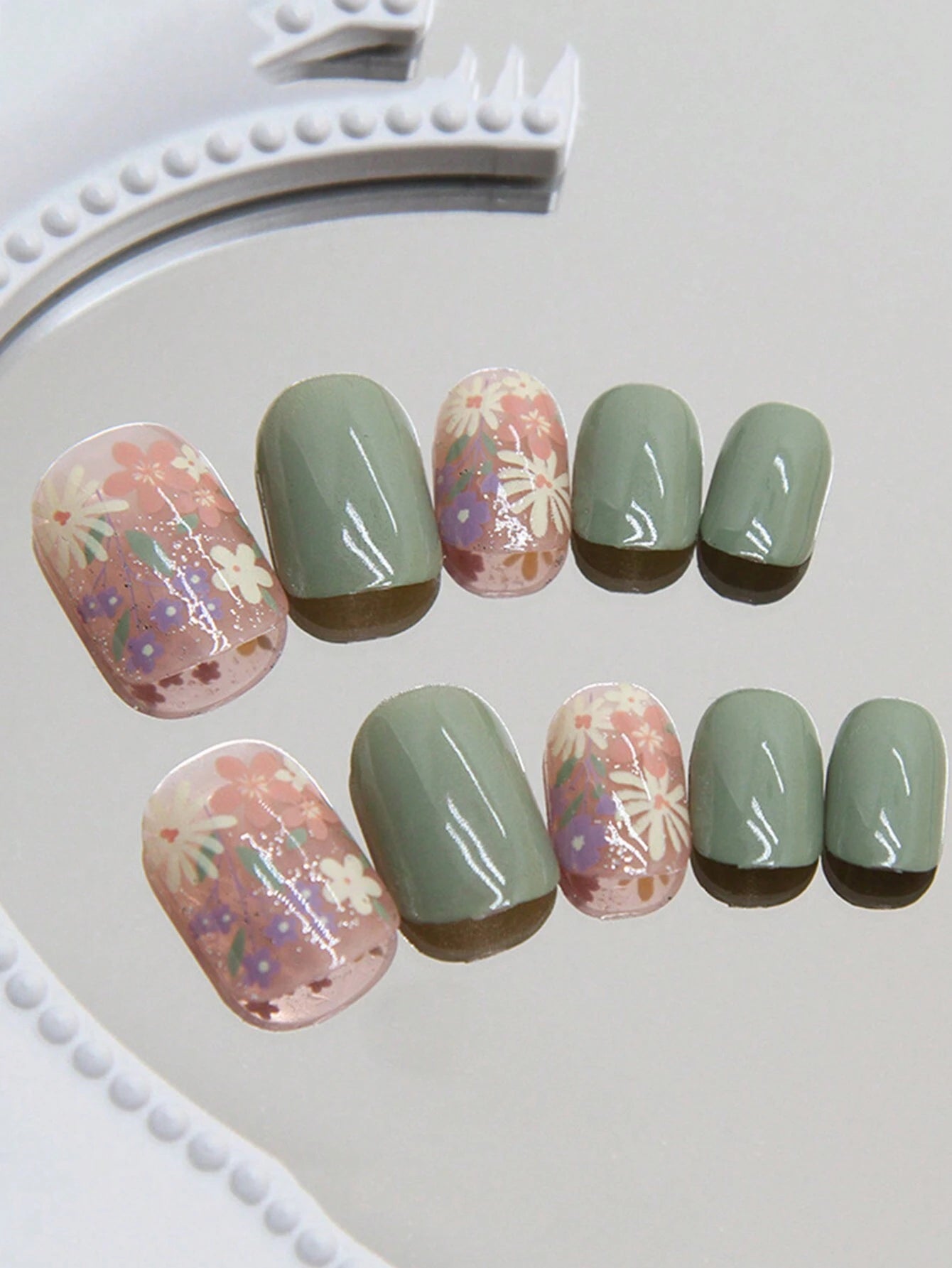24Pcs Short Minimalist Solid Color False Nails Set for Nail Art Including Red Nails, 1Pc Jelly Glue and 1Pc Nail File