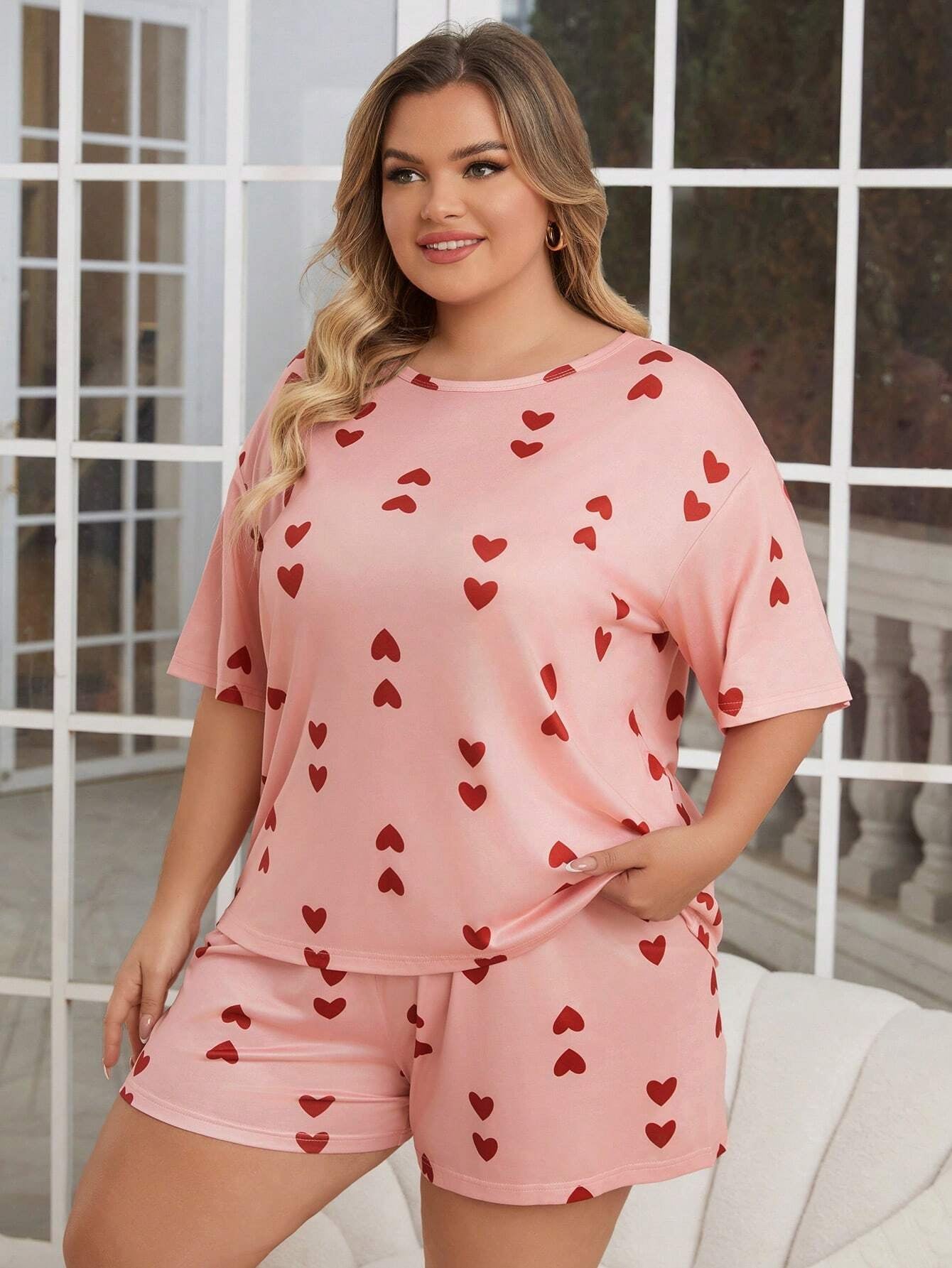 Plus Size Women'S Pink Heart Print Short Sleeve T-Shirt and Shorts Set