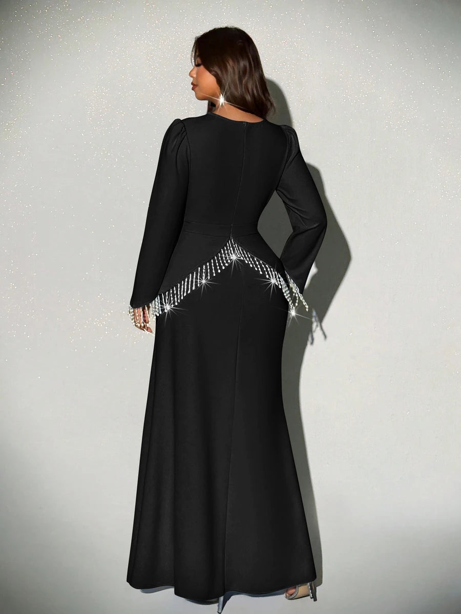 SHEIN Viva Relle فستان أسود للمقاسات الكبيرة مزين بالخرز والشراريب بذيل حورية البحر