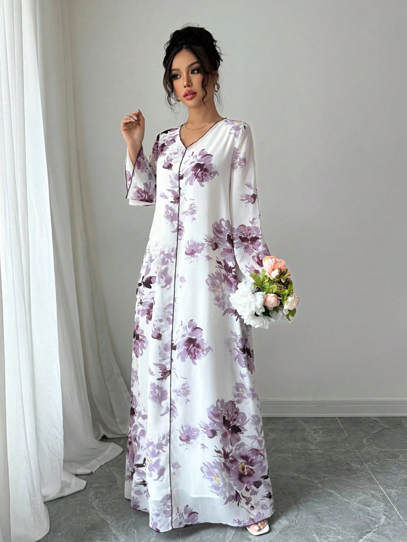 SHEIN Yasmyna Vفستان عربي أنيق بياقة  وأكمام جرس شيفون بطبعة زهور