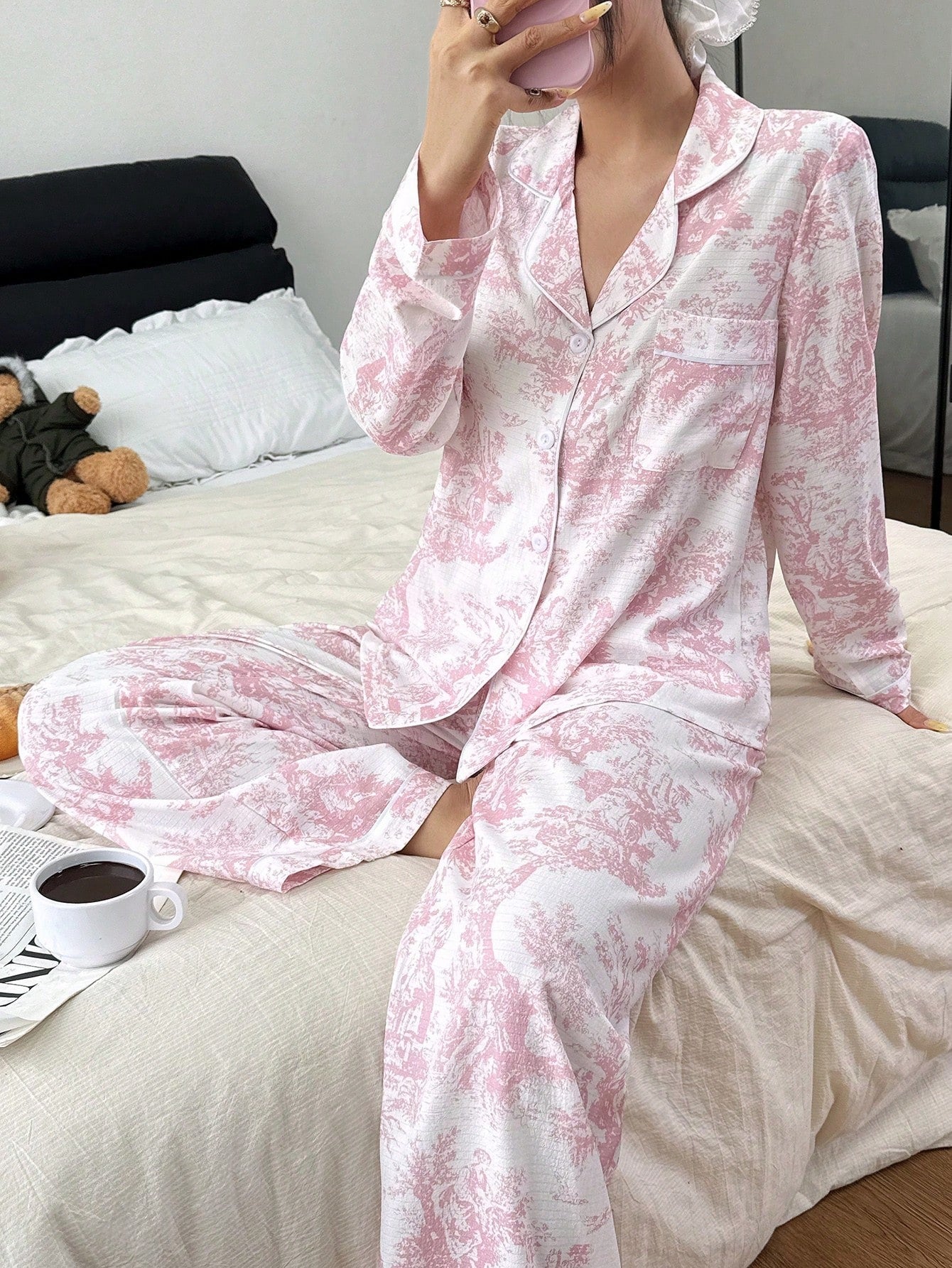 SHEIN مجموعة بيجامة نسائية وردية مطبوعة بياقة كارديجان
