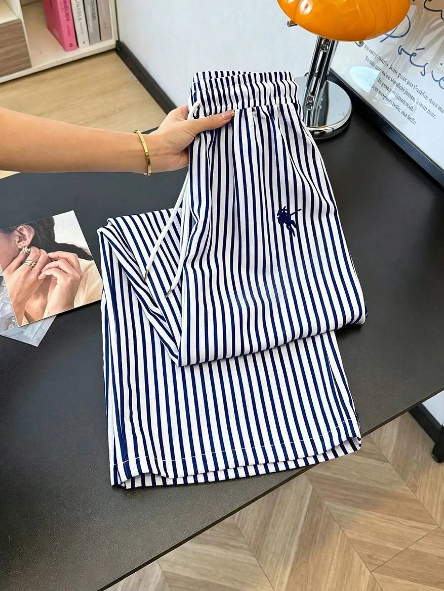 SHEIN طقم نسائي صيفي كاجوال قطعتين (تيشيرت بتطريز أنيق + بنطلون واسع مخطط)
