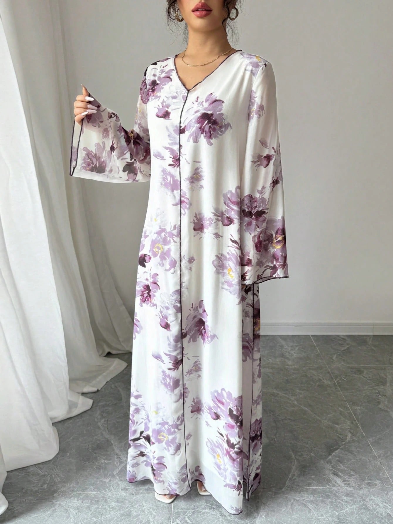 SHEIN Yasmyna Vفستان عربي أنيق بياقة  وأكمام جرس شيفون بطبعة زهور