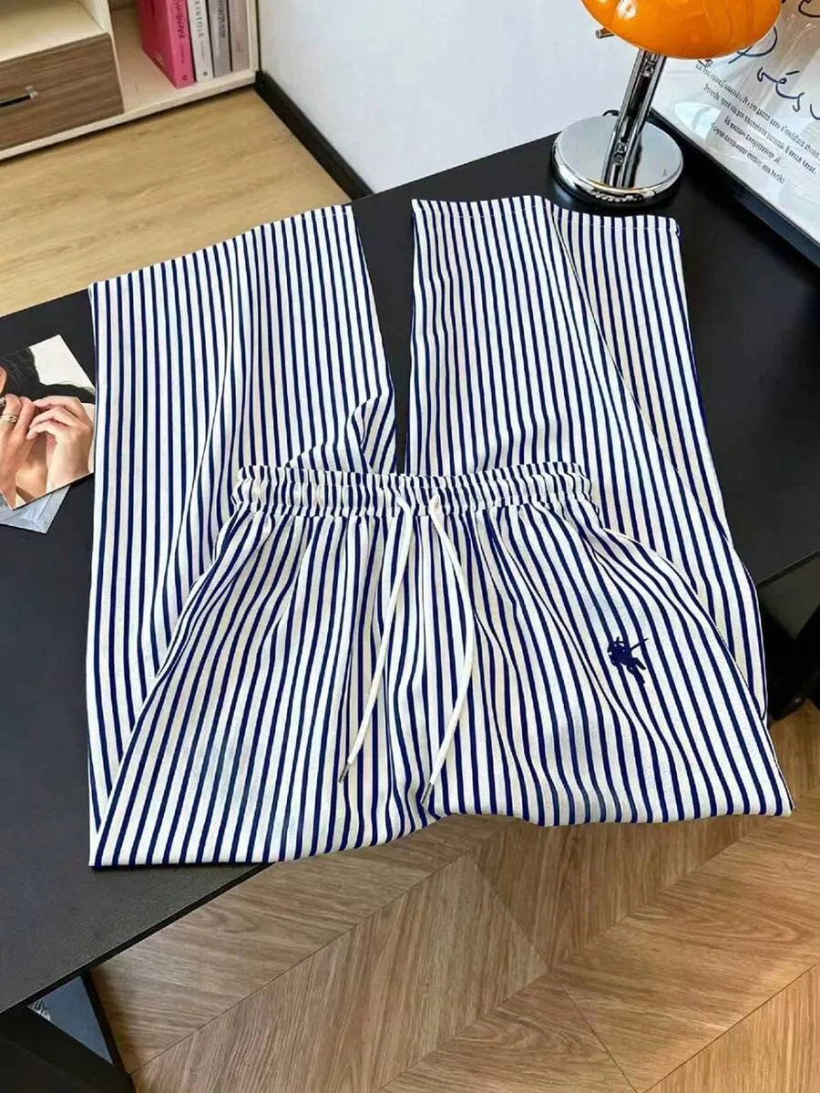SHEIN طقم نسائي صيفي كاجوال قطعتين (تيشيرت بتطريز أنيق + بنطلون واسع مخطط)