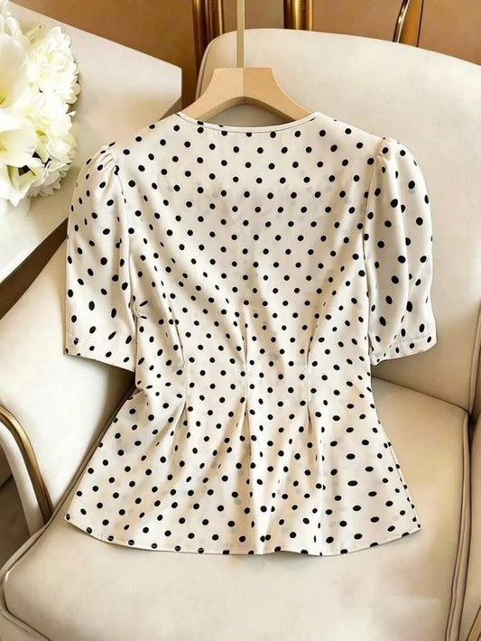 SHEIN GlowEve بلوزة بطبعة نقاط سوداء بأزرار أمامية