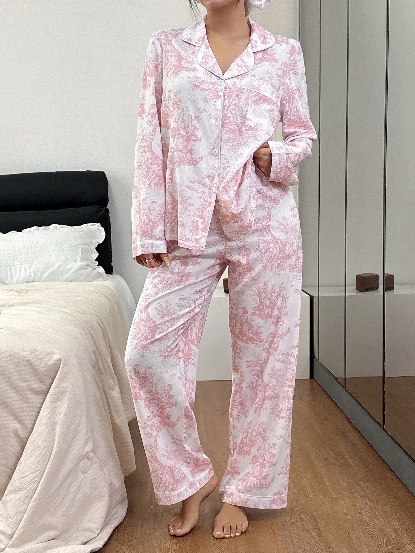 SHEIN مجموعة بيجامة نسائية وردية مطبوعة بياقة كارديجان