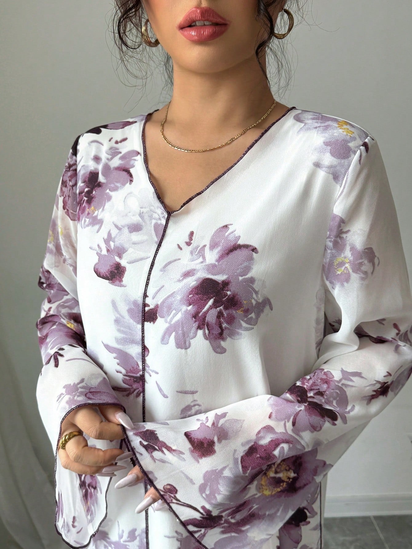 SHEIN Yasmyna Vفستان عربي أنيق بياقة  وأكمام جرس شيفون بطبعة زهور