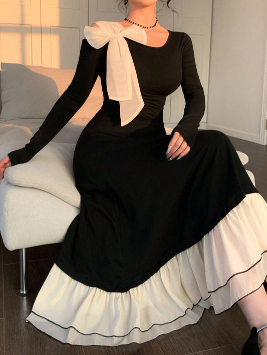 SHEIN DAZY فستان طويل بألوان متباينة وكشف الكتف وتفاصيل فيونكة