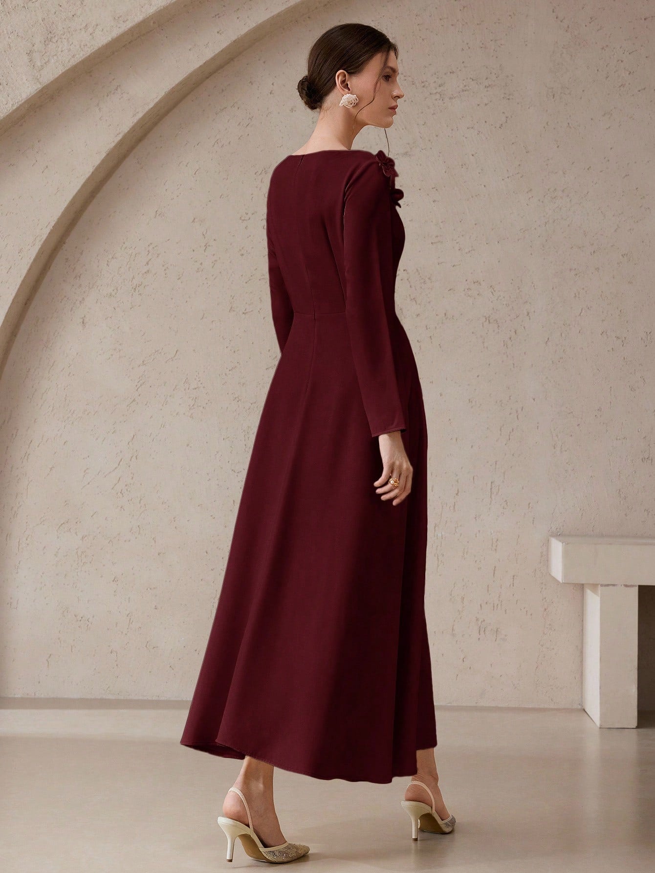 SHEIN Modelyn فستان طويل بلون عنابي بزخرفة زهرية ثلاثية الأبعاد