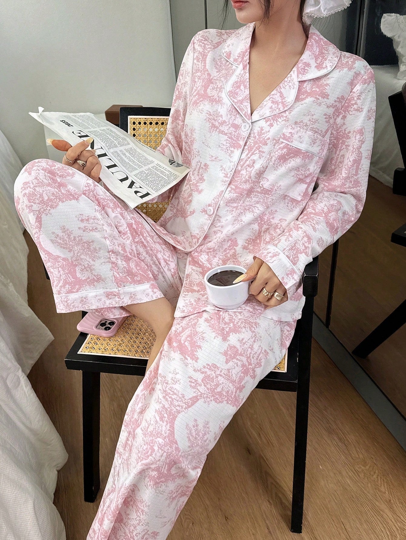 SHEIN مجموعة بيجامة نسائية وردية مطبوعة بياقة كارديجان