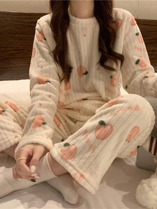 SHEIN  بيجاما شتوية دافئة من قطعتين بطبعات فواكه