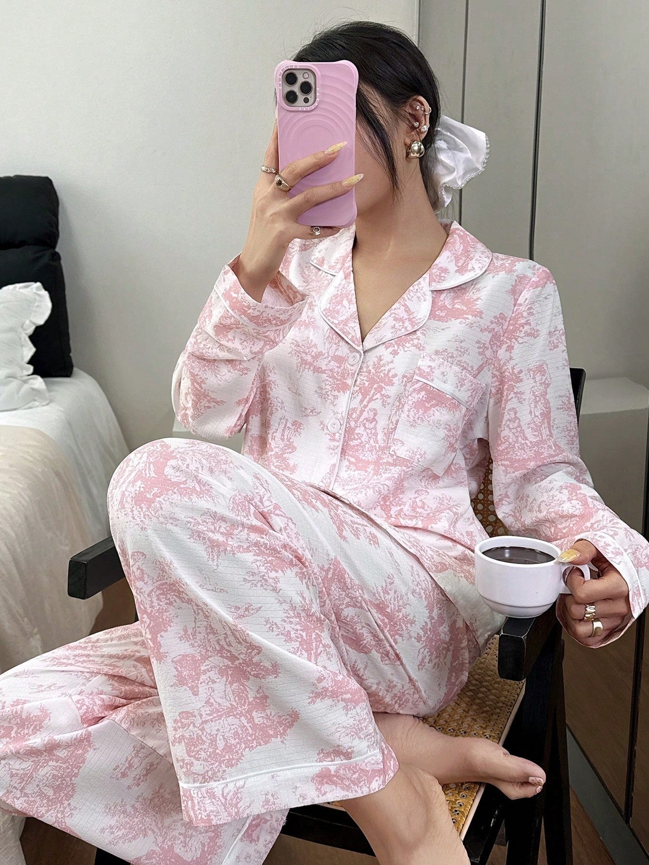 SHEIN مجموعة بيجامة نسائية وردية مطبوعة بياقة كارديجان